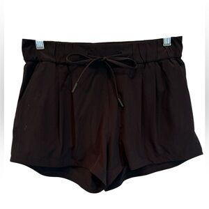 Lululemon Women Size 4 On The Fly Mid Rise Shorts Inseam 2.5" Gym Casual Black